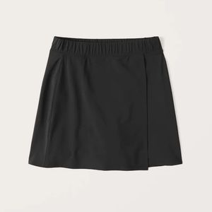 Abercrombie traveler skort